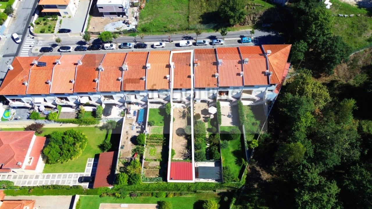 Moradia T4 para Venda em Aldão Foto 5