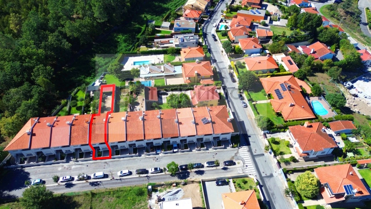 Moradia T4 para Venda em Aldão Foto 4