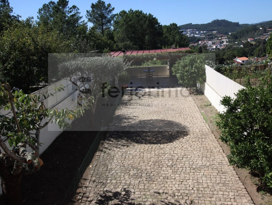 Moradia T4 para Venda em Aldão Foto 25