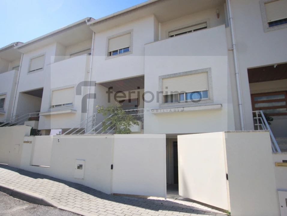 Moradia T4 para Venda em Aldão Foto 1