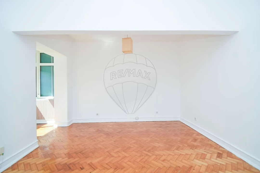 Apartamento T3 para Venda em São Domingos de Benfica Foto 1