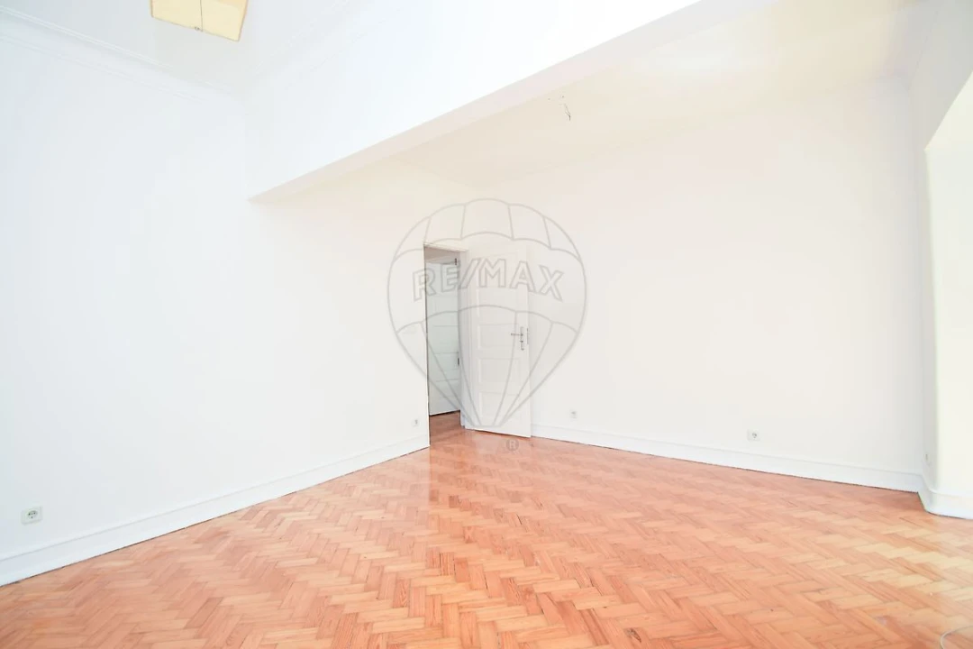 Apartamento T3 para Venda em São Domingos de Benfica Foto 2