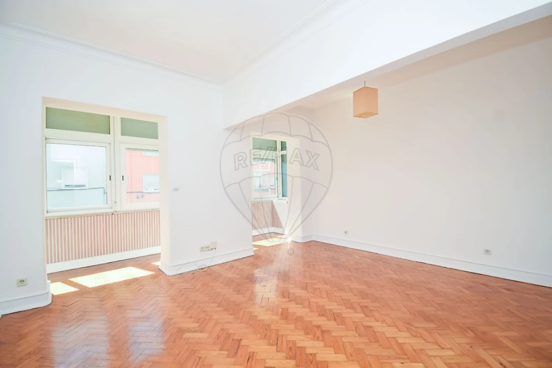 Apartamento T3 para Venda em São Domingos de Benfica Foto 3
