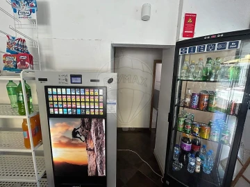 Loja para Arrendamento em Porto Salvo