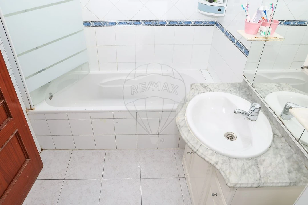 Apartamento T2 para Venda em Carregado e Cadafais Foto 21