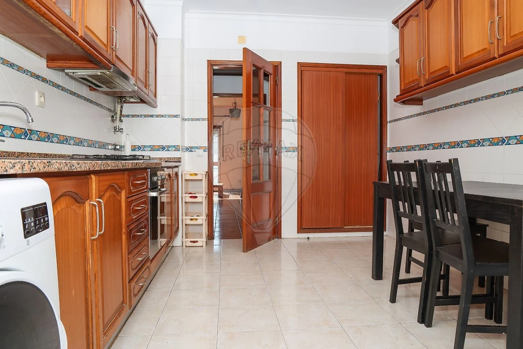 Apartamento T2 para Venda em Carregado e Cadafais Foto 28