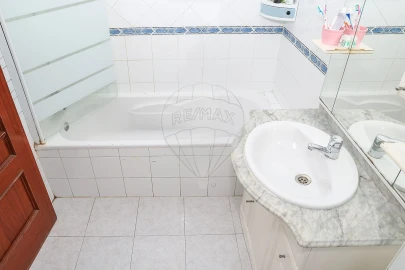 Apartamento T2 para Venda em Carregado e Cadafais