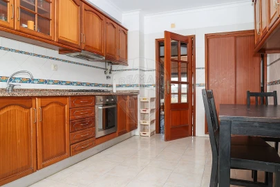 Apartamento T2 para Venda em Carregado e Cadafais
