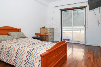 Apartamento T2 para Venda em Carregado e Cadafais