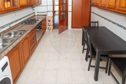 Apartamento T2 para Venda em Carregado e Cadafais