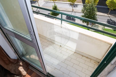 Apartamento T2 para Venda em Carregado e Cadafais