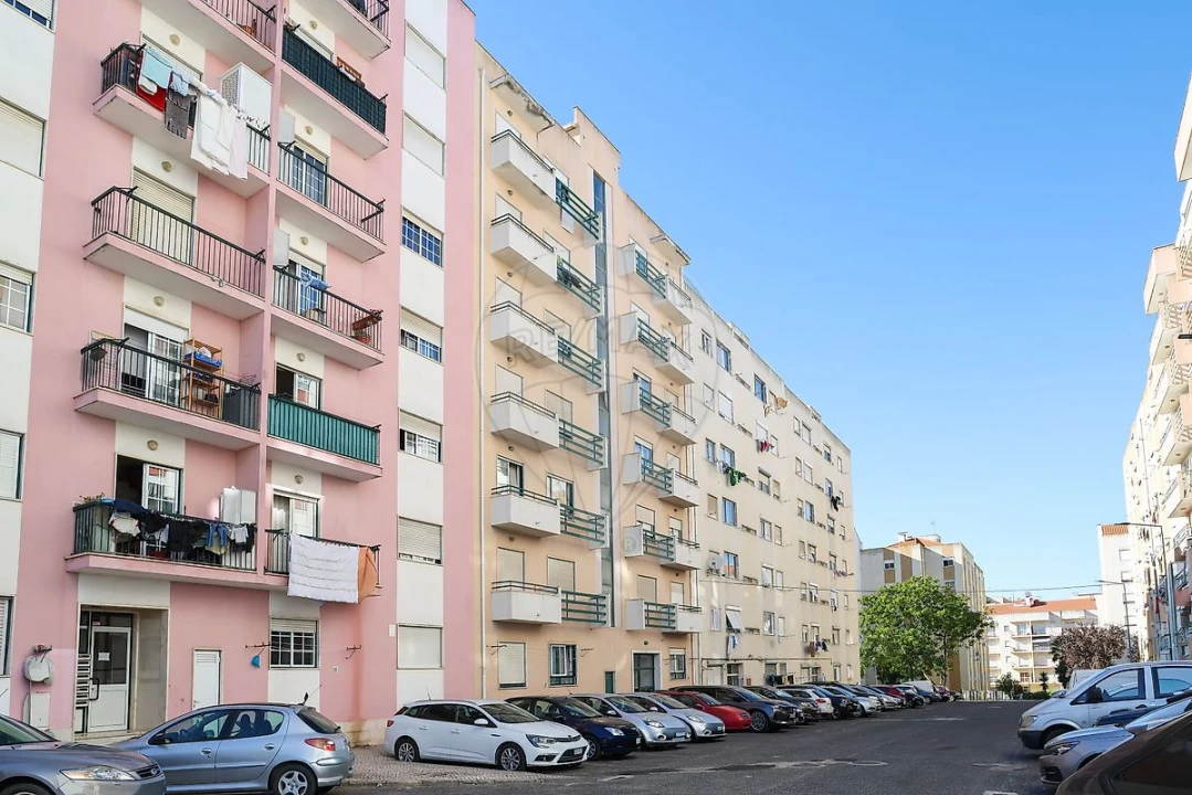 Apartamento T2 para Venda em Carregado e Cadafais Foto 32