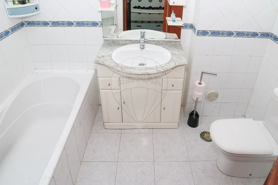 Apartamento T2 para Venda em Carregado e Cadafais Foto 18