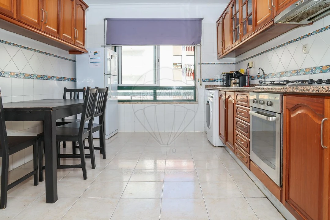 Apartamento T2 para Venda em Carregado e Cadafais Foto 13