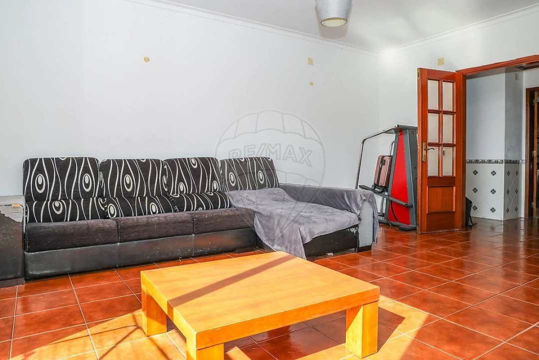 Apartamento T2 para Venda em Carregado e Cadafais Foto 9