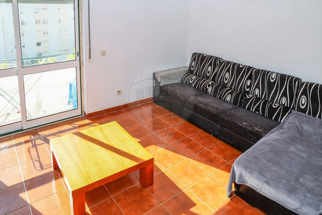 Apartamento T2 para Venda em Carregado e Cadafais Foto 3