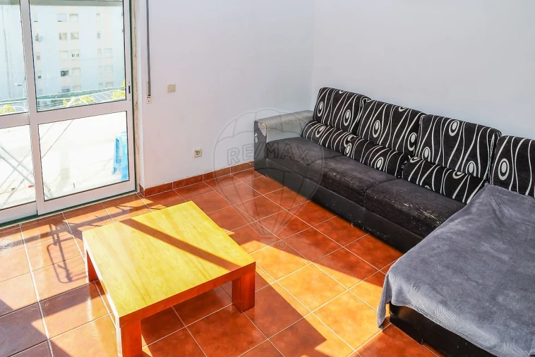 Apartamento T2 para Venda em Carregado e Cadafais Foto 3
