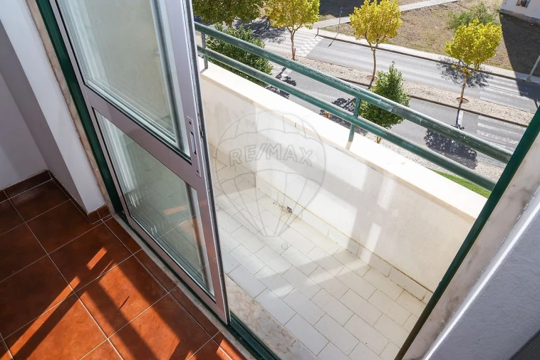 Apartamento T2 para Venda em Carregado e Cadafais Foto 10