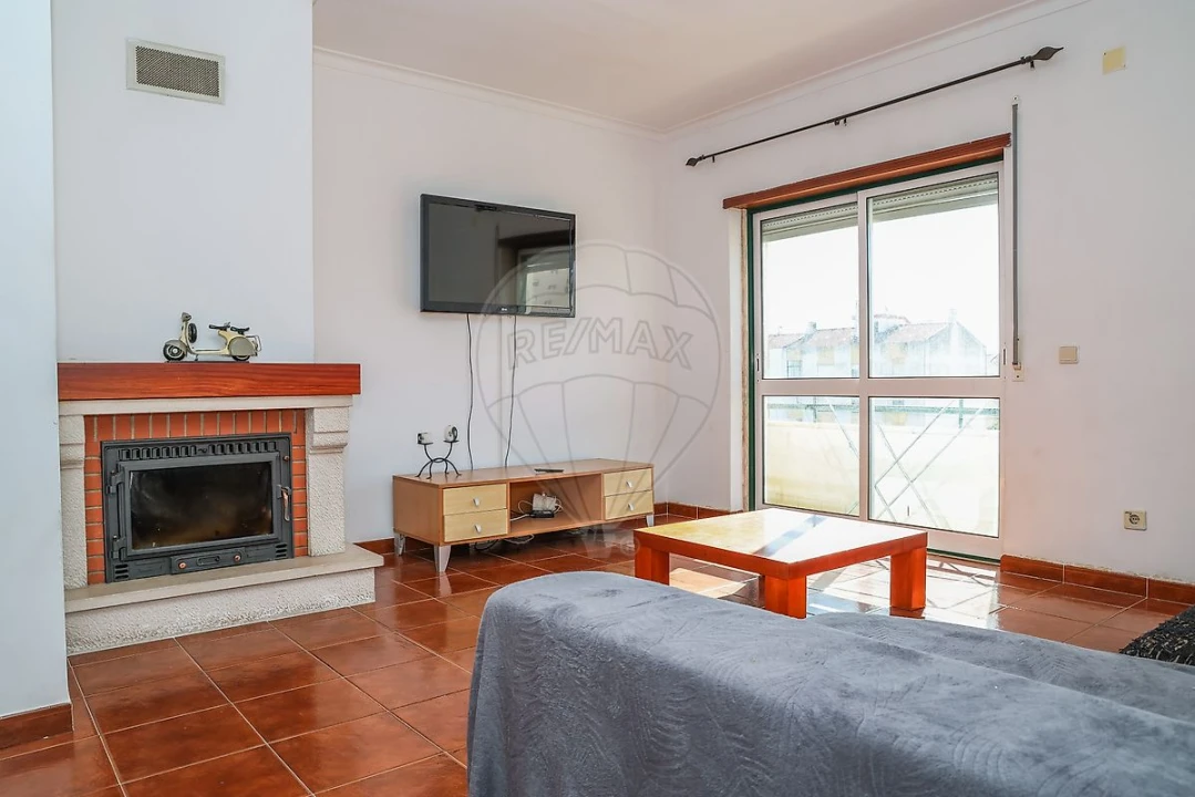 Apartamento T2 para Venda em Carregado e Cadafais Foto 1