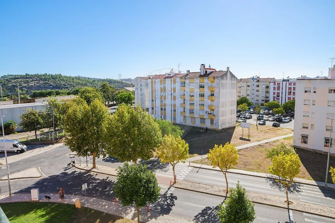 Apartamento T2 para Venda em Carregado e Cadafais Foto 11