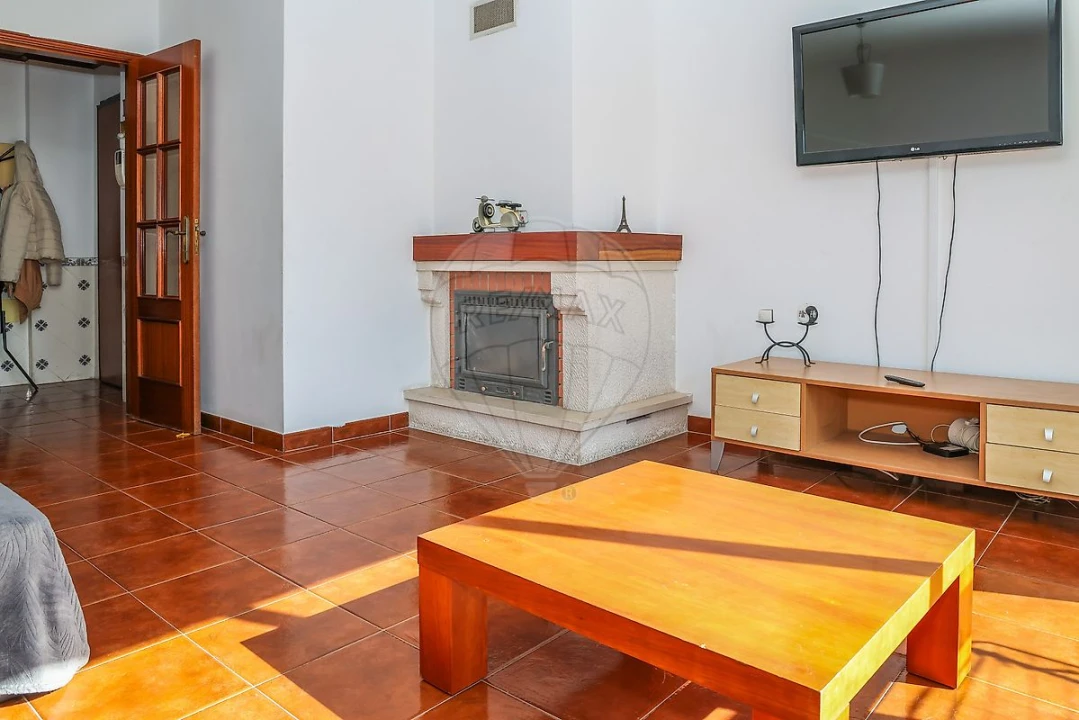 Apartamento T2 para Venda em Carregado e Cadafais Foto 6