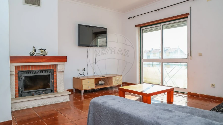 Apartamento T2 para Venda em Carregado e Cadafais