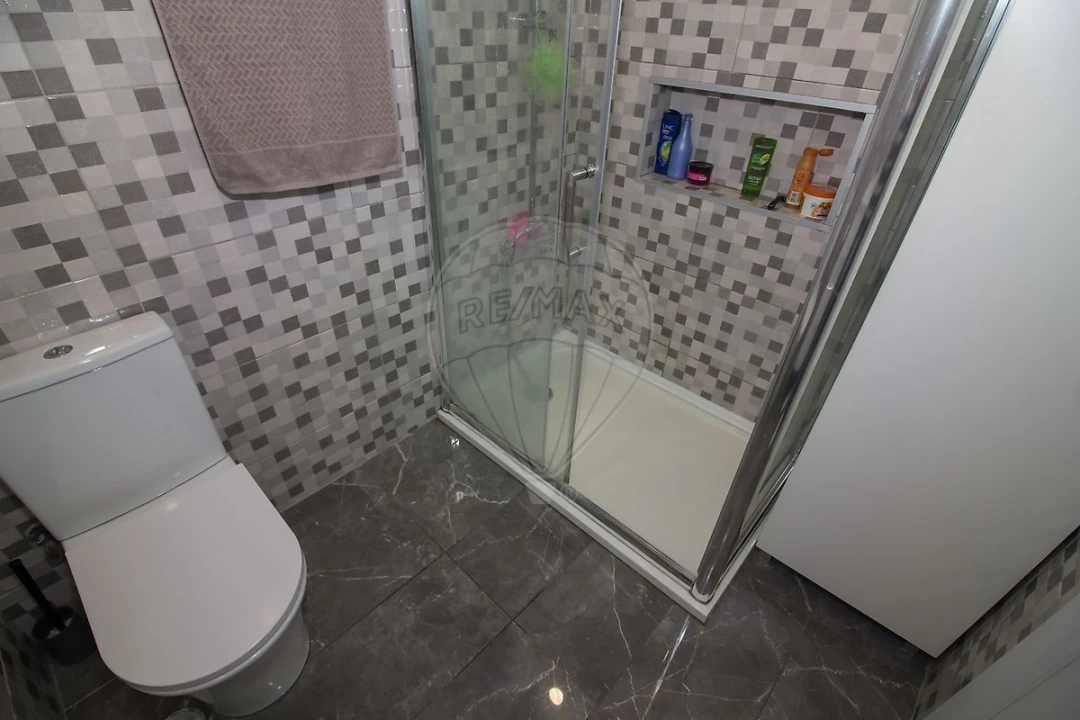 Apartamento T2 para Arrendamento em Carregado e Cadafais Foto 8