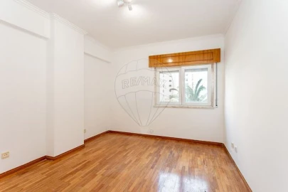 Apartamento T3 para Arrendamento em Cacém e São Marcos