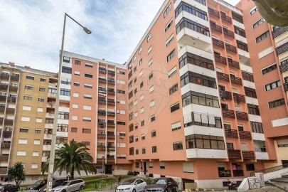 Apartamento T3 para Arrendamento em Cacém e São Marcos