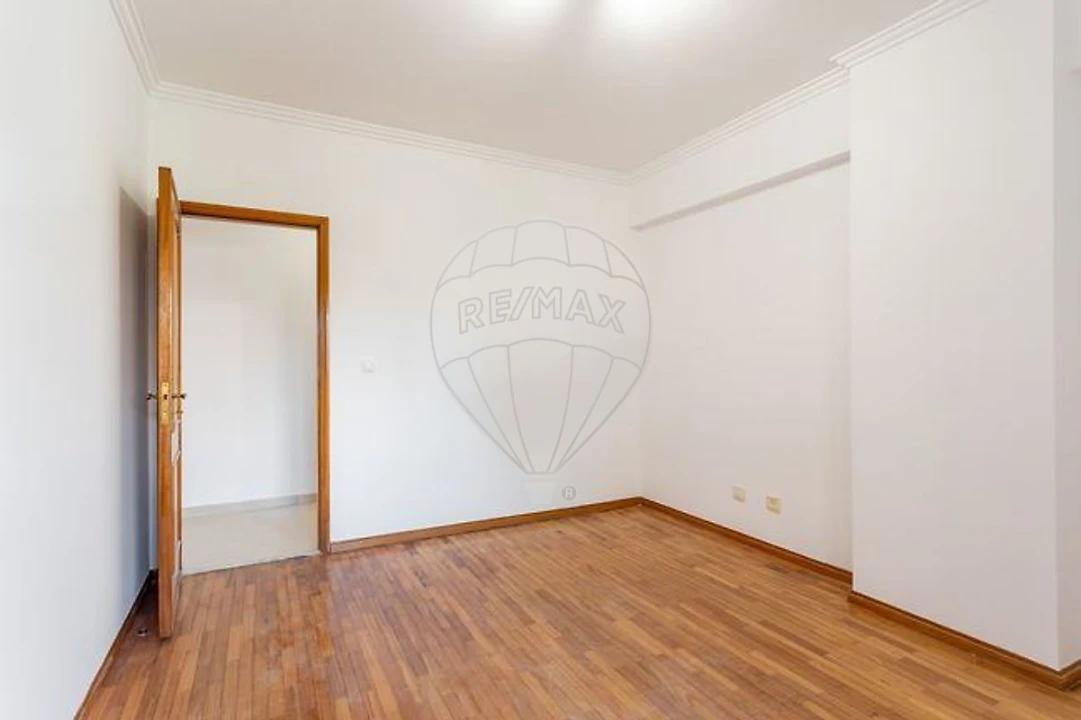 Apartamento T3 para Arrendamento em Cacém e São Marcos Foto 1