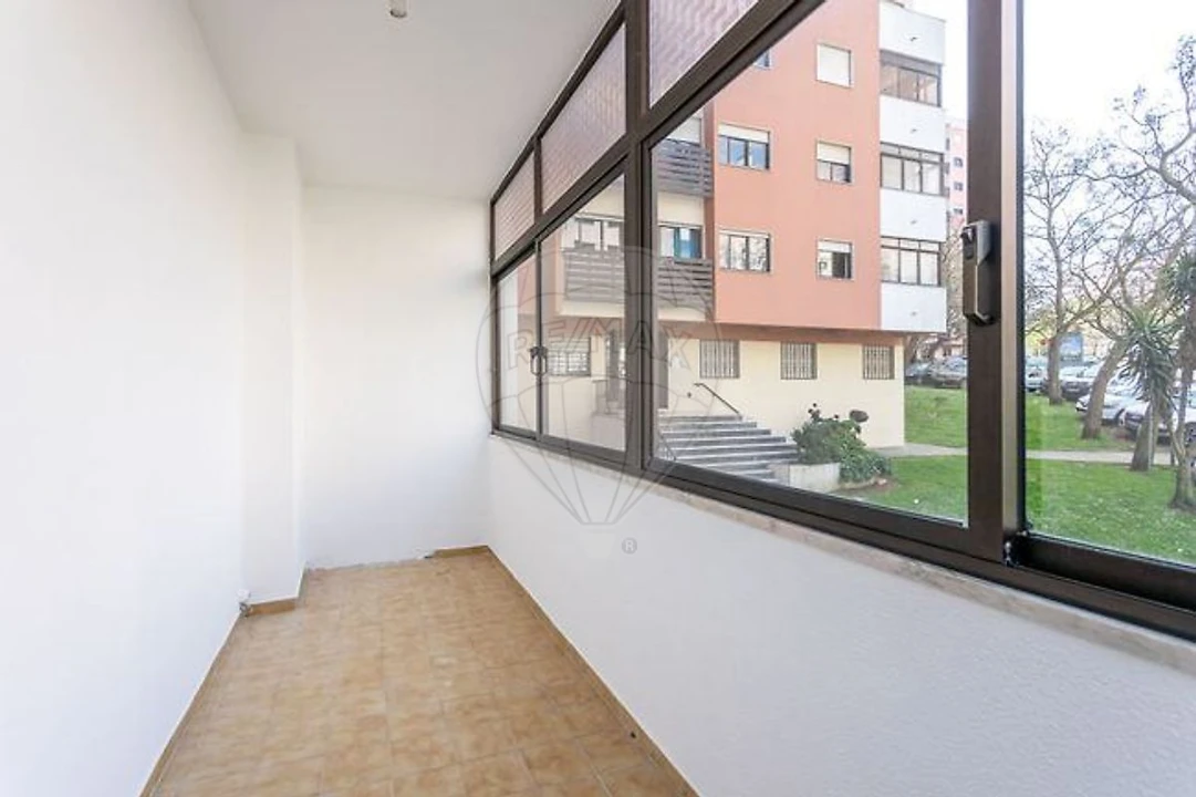 Apartamento T3 para Arrendamento em Cacém e São Marcos Foto 9