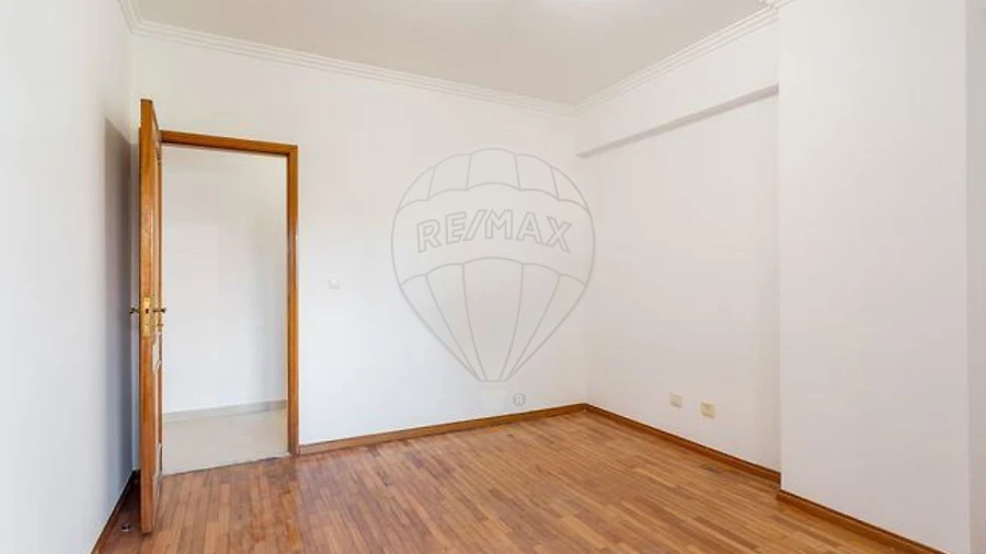 Apartamento T3 para Arrendamento em Cacém e São Marcos