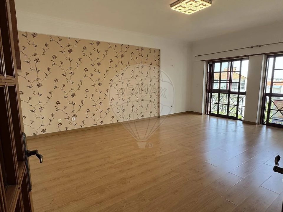 Apartamento T3 para Venda em Odivelas Foto 1
