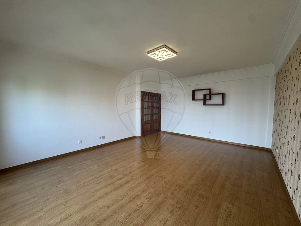 Apartamento T3 para Venda em Odivelas Foto 3