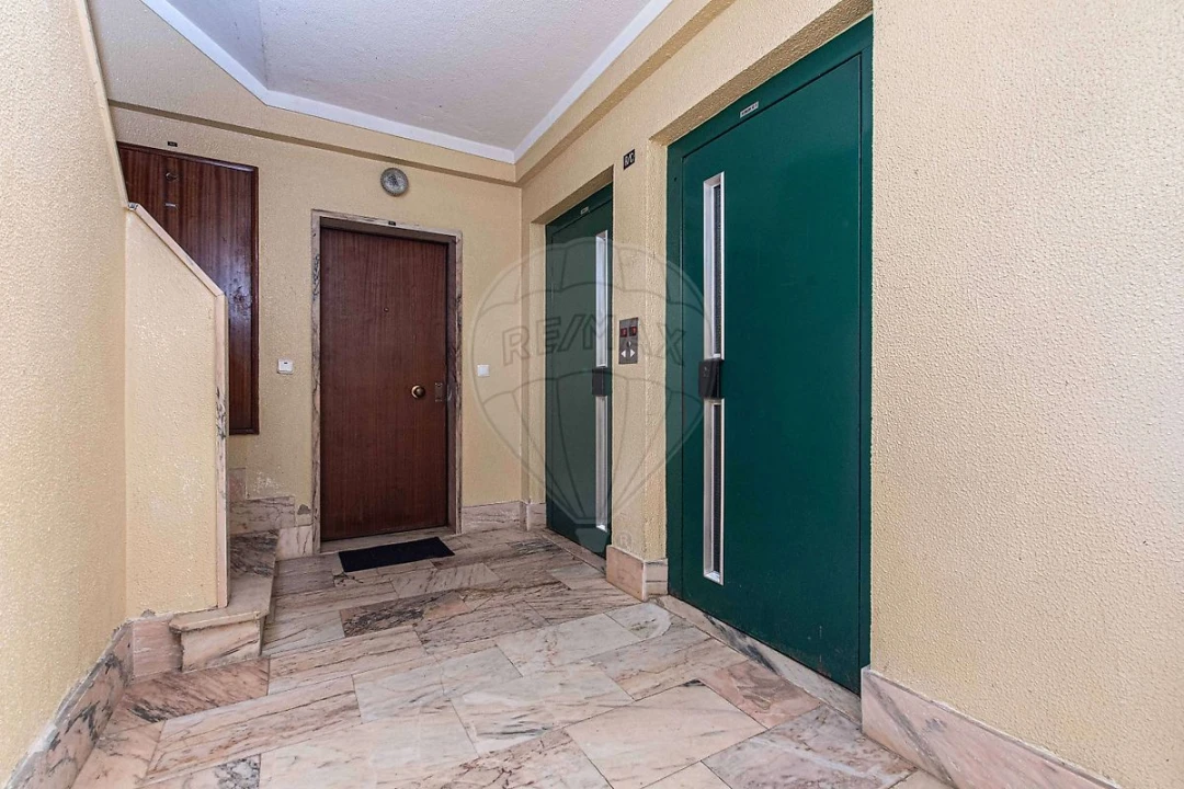 Apartamento T1 para Venda em Queluz e Belas Foto 20