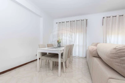 Apartamento T1 para Venda em Queluz e Belas