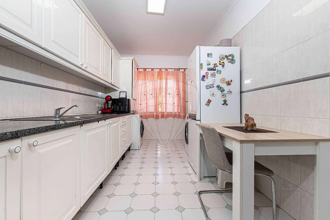 Apartamento T1 para Venda em Queluz e Belas Foto 18