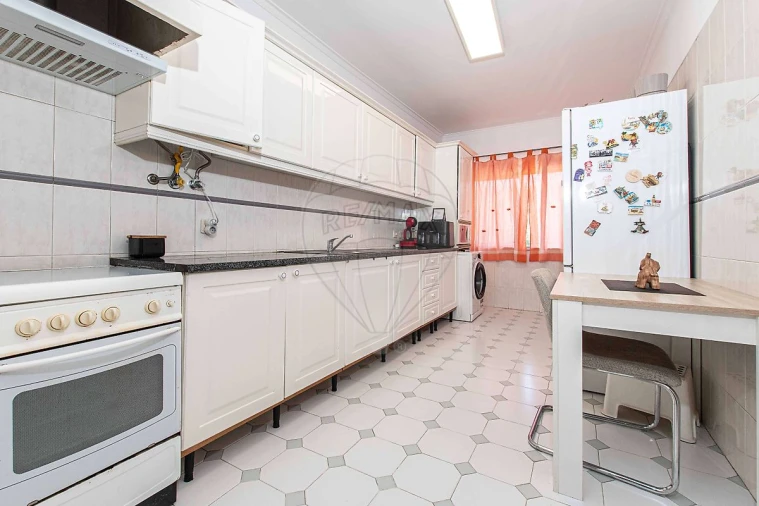 Apartamento T1 para Venda em Queluz e Belas Foto 17