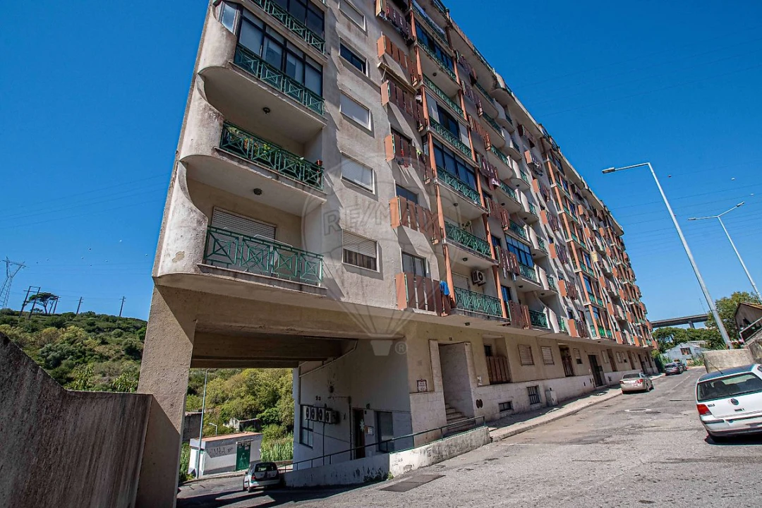 Apartamento T1 para Venda em Queluz e Belas Foto 3