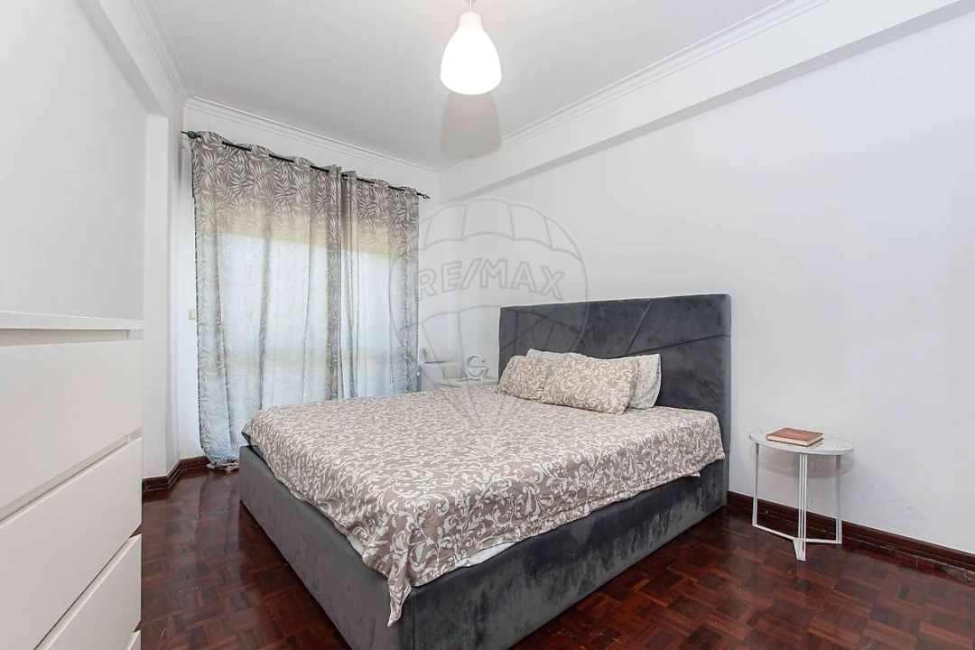Apartamento T1 para Venda em Queluz e Belas Foto 2