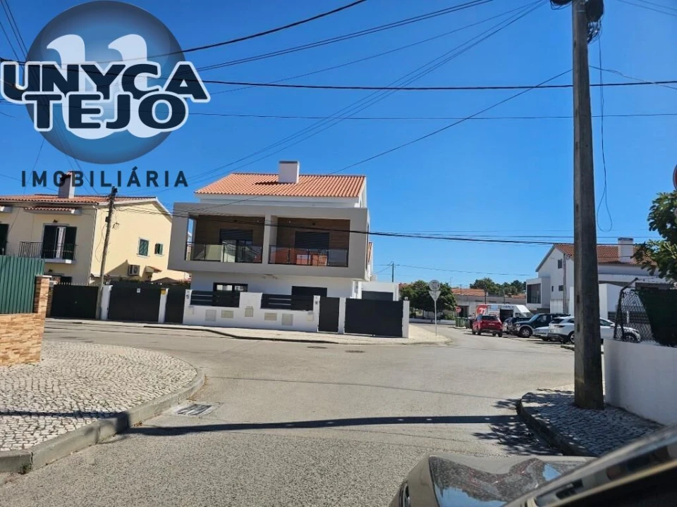 Moradia T4 para Venda em Quinta do Conde Foto 15