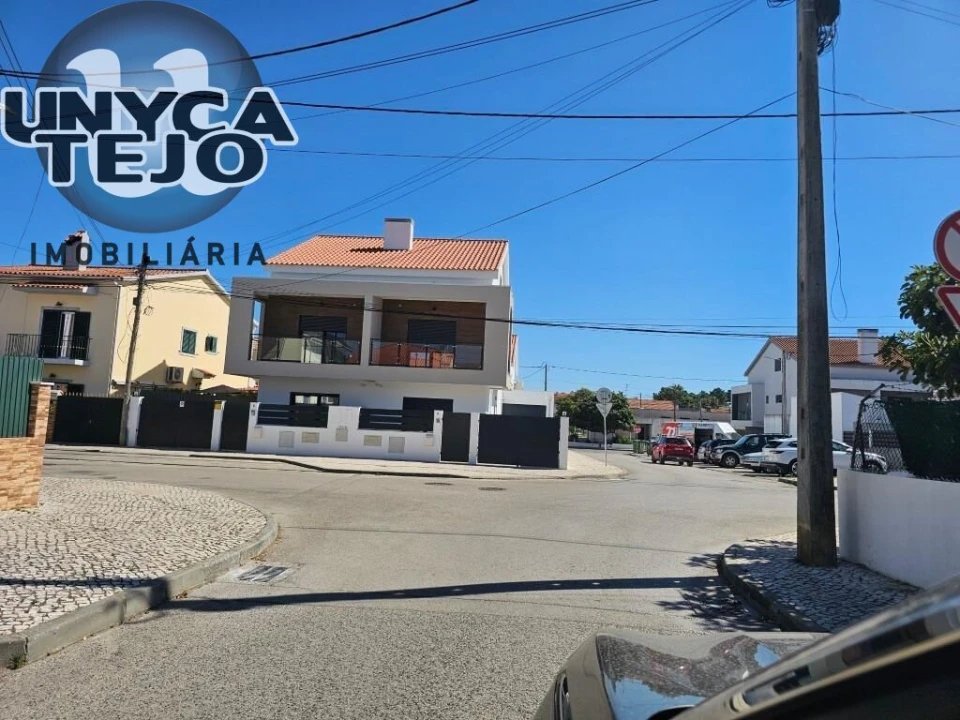 Moradia T4 para Venda em Quinta do Conde Foto 16