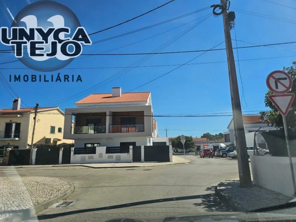 Moradia T4 para Venda em Quinta do Conde Foto 17