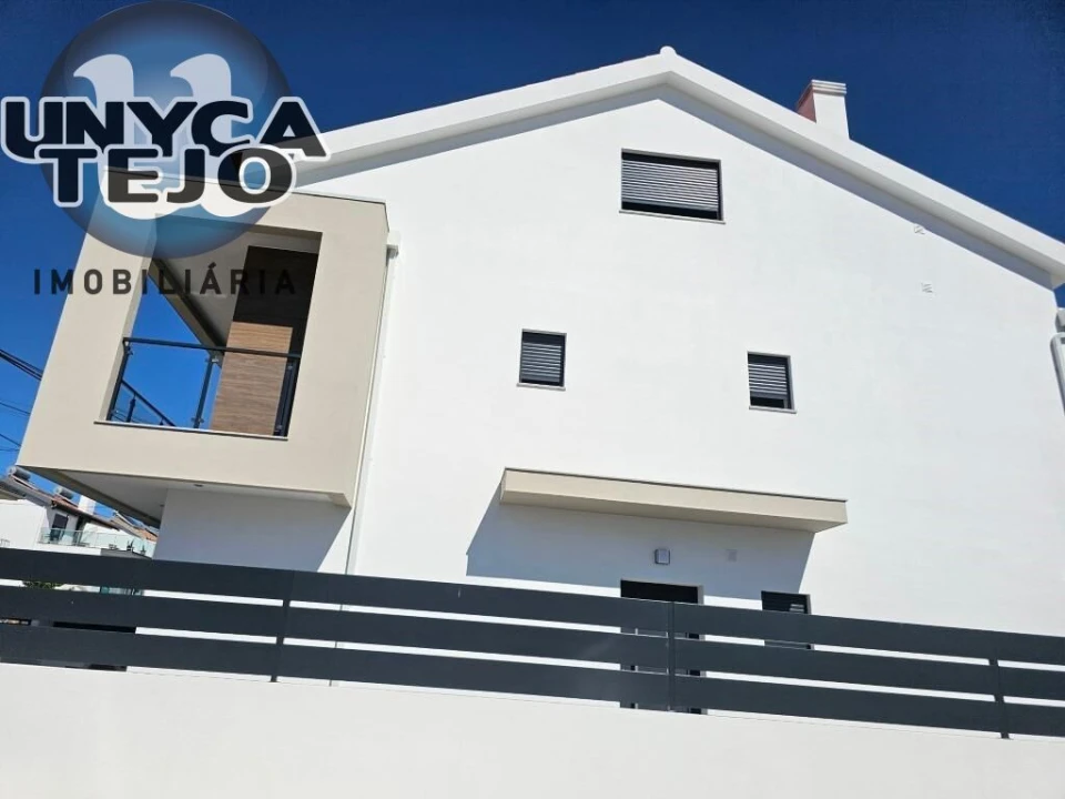 Moradia T4 para Venda em Quinta do Conde Foto 3