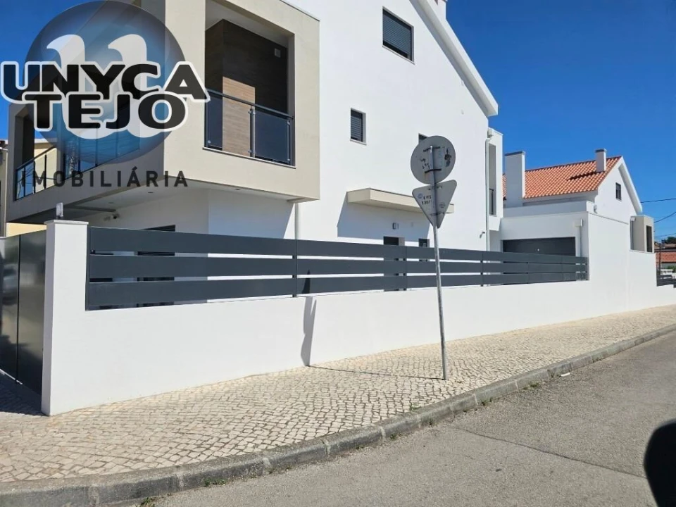 Moradia T4 para Venda em Quinta do Conde Foto 5
