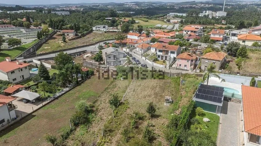 Terreno para Venda em Prazins Santo Tirso e Corvite Foto 2