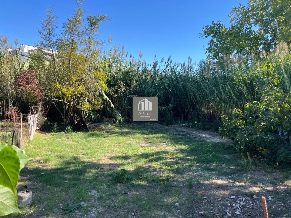 Terreno para Venda em Charneca de Caparica e Sobreda Foto 4