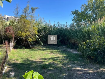 Terreno para Venda em Charneca de Caparica e Sobreda