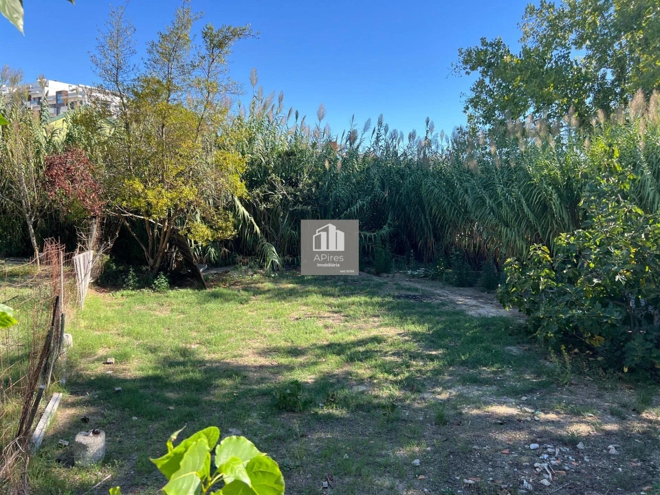 Terreno para Venda em Charneca de Caparica e Sobreda Foto 8
