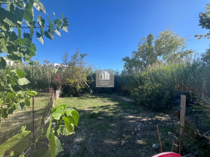 Terreno para Venda em Charneca de Caparica e Sobreda Foto 2